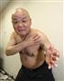 パチパチパンチを披露するお笑いタレント・島木譲二さん＝2010年12月18日、大阪・京橋花月（撮影・白鳥恵）