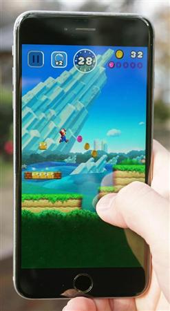 16日、任天堂が配信を開始したスマートフォン向けゲーム「スーパーマリオラン」の画面