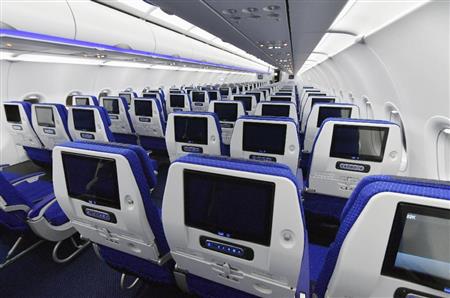 全日空が購入したエアバスの最新鋭小型機「Ａ３２０ｎｅｏ」の機内＝１７日、羽田空港
