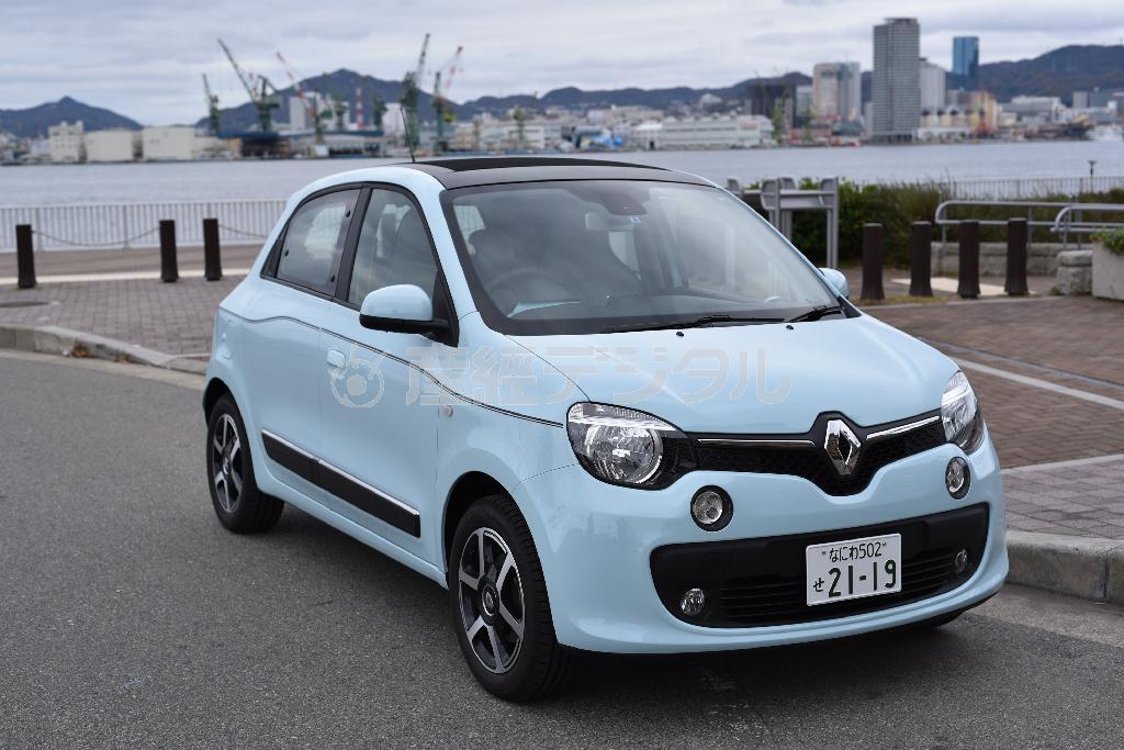 前後フェンダーやリアまわりのふくらみに、規格で縛られた軽自動車とは一線を画すサイズの余裕が窺える。ルノー・トゥインゴ