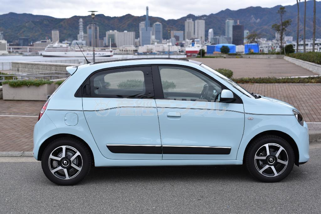 寝かされたリアハッチに大きめのアルミホイール。横顔はなかなかスポーティーだ。ルノー・トゥインゴ