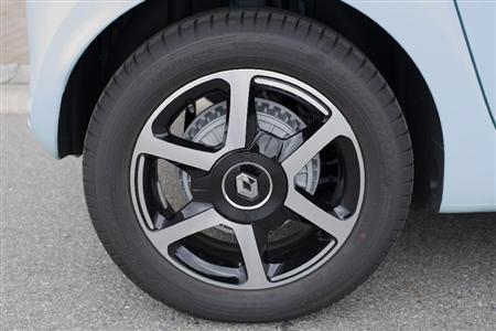 １８５／６０Ｒ１５にドラムブレーキの組み合わせ。ルノー・トゥインゴ