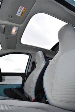 前席から見るとこんな感じ。ルノー・トゥインゴ