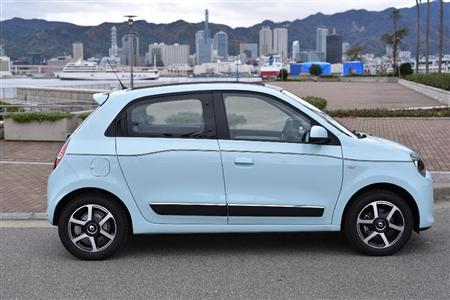 寝かされたリアハッチに大きめのアルミホイール。横顔はなかなかスポーティーだ。ルノー・トゥインゴ