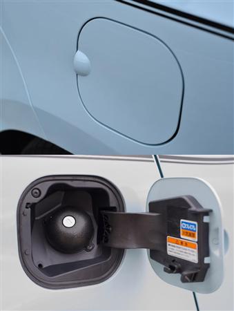 手で直に開ける燃料タンクの蓋（上）。中蓋がエンジンキーでロックされる（下）ので、悪戯される心配はない。ルノー・トゥインゴ