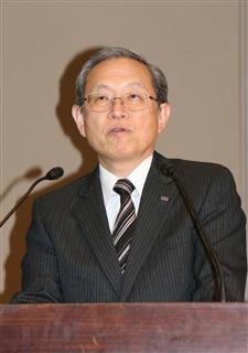 会見する網川智取締役代表執行役社長＝２７日午後、東京都港区芝浦（菊本和人撮影）