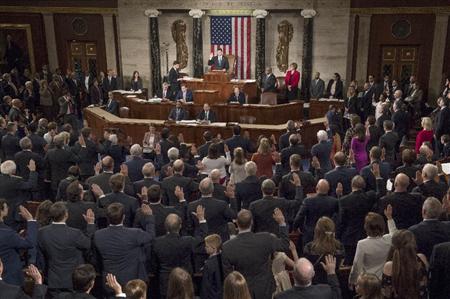 １月３日、米ワシントンで開会した第１１５議会で宣誓するライアン下院議長（ＵＰＩ＝共同）