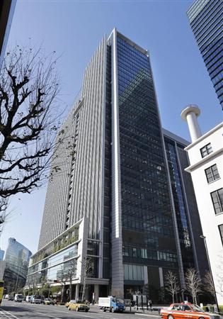 三菱電機本社が入っているビル＝１１日午前、東京・丸の内