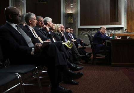 連邦議事堂で行われた上院の公聴会で証言するウィルバー・ロス次期商務長官＝１８日、ワシントン（ＡＰ）