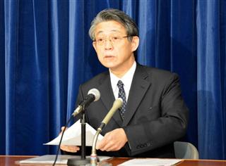 会見で不祥事の概要などを説明するNHKの坂本忠宣理事=20日、東京都渋谷区のNHK放送センター(本間英士撮影) 会見で不祥事の概要などを説明するNHKの坂本忠宣理事=20日、東京都渋谷区のNHK放送センター(本間英士撮影)