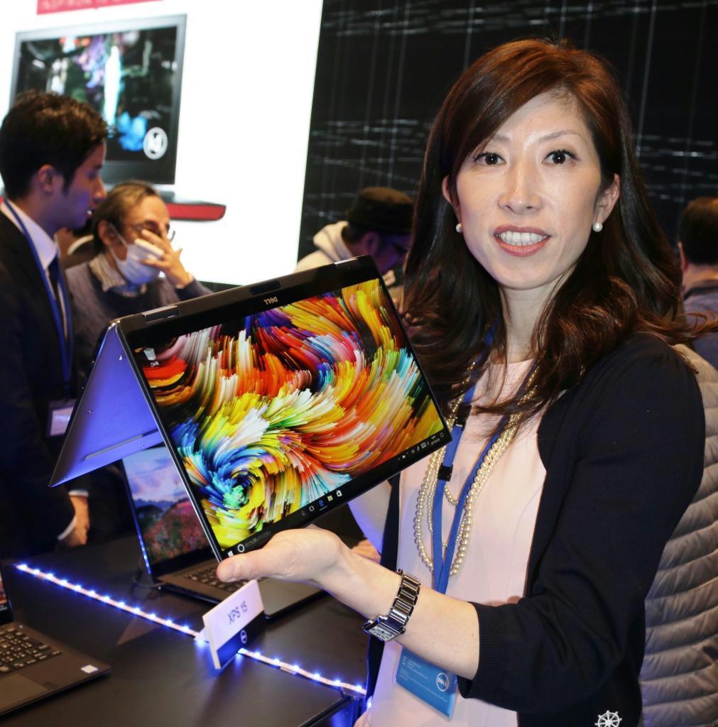 米デルが発売したノートパソコンの新製品＝２０日、東京都港区