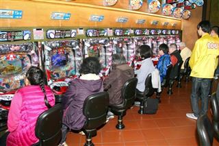 「障がい者ふれあいフェスティバル」には約１００人が参加し、４種類の遊びを満喫した