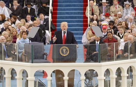 就任式で演説するトランプ米新大統領＝２０日、ワシントン（ＡＰ）