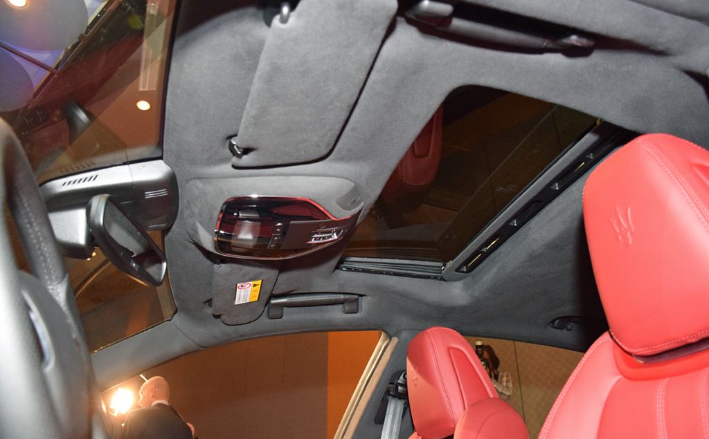 「グランスポーツ」のルーフ