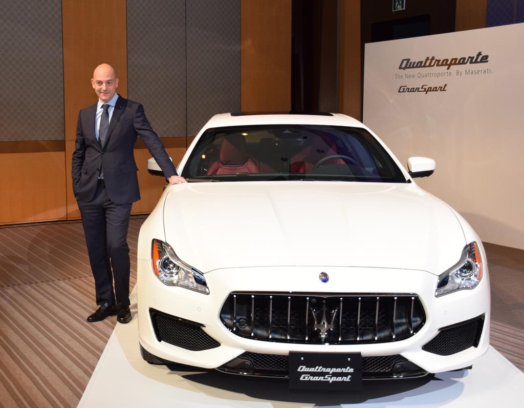 マセラティ・ジャパンのグイド・ジョバネッリ社長と、新型クアトロポルテ