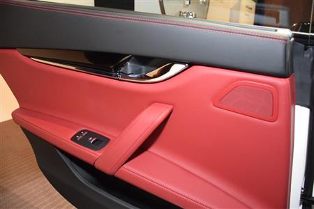 「グランスポーツ」のドアトリム