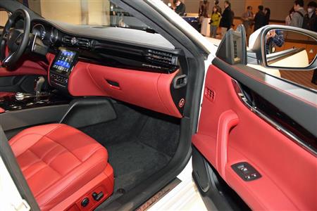 スポーツ性とアグレッシブな魅力を際立たせた「グランスポーツ」のインテリア