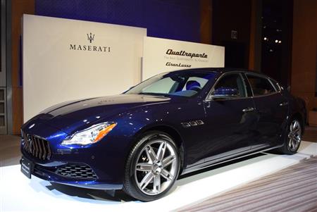 新型クアトロポルテ。こちらは内装のラグジュアリー性を高めた「グランルッソ」