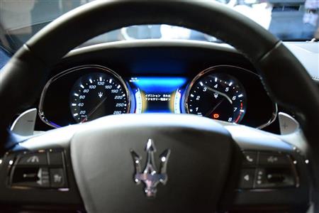 新型クアトロポルテのメーターパネル