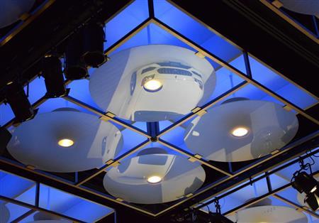 会場となった「グランドハイアット東京」のグランドボールルーム。天井に映りこむ新型クアトロポルテ