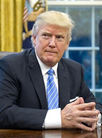 トランプ米大統領＝２３日、ホワイトハウス（ＵＰＩ＝共同）