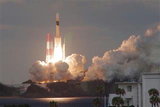 「きらめき２号」を搭載し打ち上げられたＨ２Ａロケット３２号機＝２４日