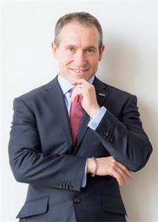 ロバート・ウォルターズ・ジャパン 代表取締役社長 デイビッド・スワン●1971年オーストラリア生まれ。2002年同社に入社し、03年に金融部門のディレクターに就任。09年、日本支社の代表取締役社長に就任。94年に初来日し、20年以上日本に在住。 ロバート・ウォルターズ・ジャパン 代表取締役社長 デイビッド・スワン●1971年オーストラリア生まれ。2002年同社に入社し、03年に金融部門のディレクターに就任。09年、日本支社の代表取締役社長に就任。94年に初来日し、20年以上日本に在住。