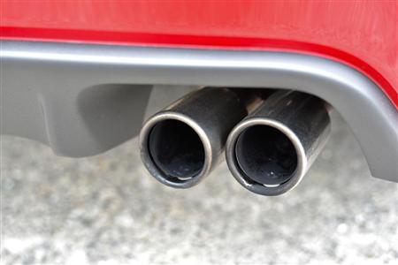 マフラーは左右４本出し。アバルト・１２４スパイダー