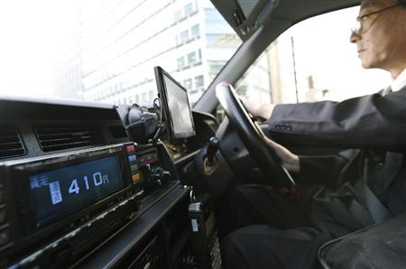 初乗り運賃４１０円を示すタクシーのメーター＝３０日午前、東京都内