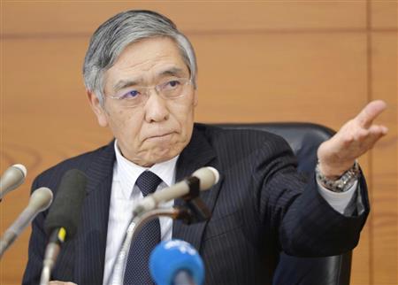 金融政策決定会合後に記者会見する日銀の黒田東彦総裁＝３１日、日銀本店