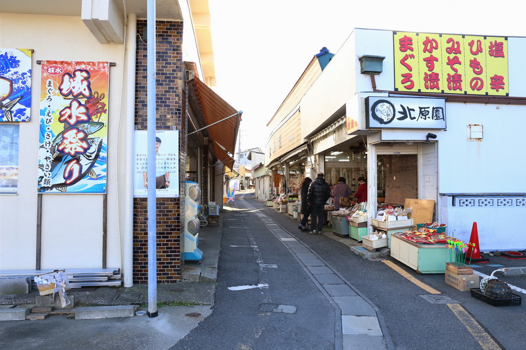 城ケ島の商店街入り口。この先は結構長い（らしい）