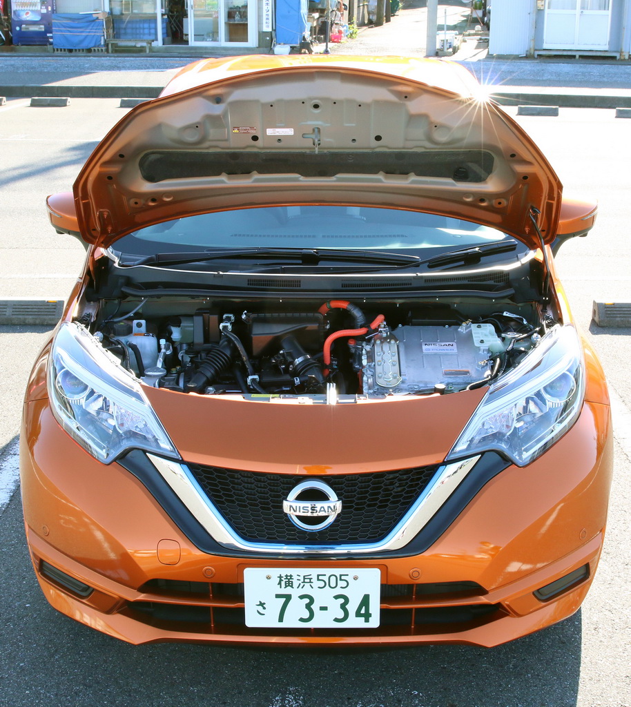 日産「ノート e-POWER」のエンジンルーム