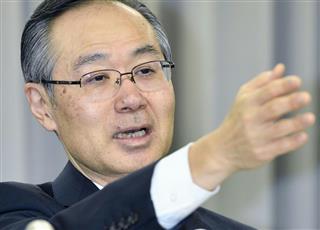 記者会見するスズキの原山保人副会長＝６日午後、東京都千代田区