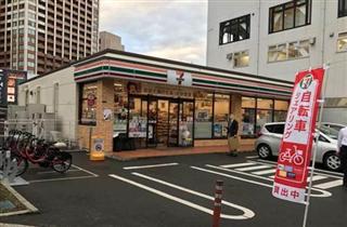セブンイレブンの店舗で行う自転車シェアリングサービスのイメージ（セブン－イレブン・ジャパン提供）
