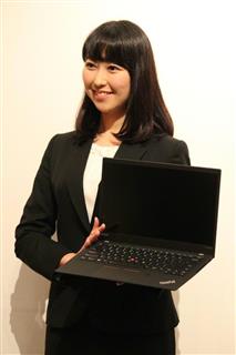 レノボ・ジャパンが発売する企業向けパソコン「シンクパッドX1カーボン」＝８日、東京都港区（江頭悠介撮影）