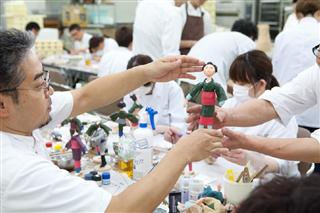 菓子職人の熱意と技が込められるシンボル展示制作