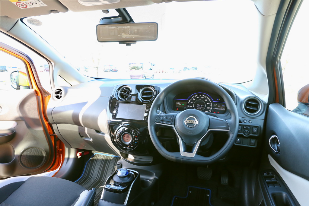 日産「ノート e-POWER」の運転席まわり