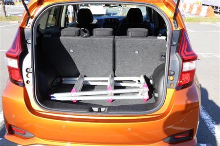 デッキボードを下げた状態。床が低くなり、荷物が積みやすくなる