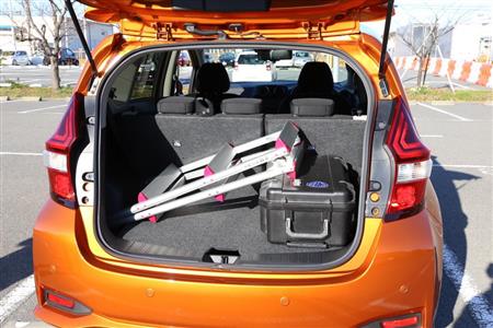 床を下げず、背もたれを立てた状態でも、そこそこ積める