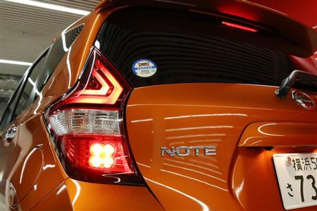 ノートのテールランプ。花びら型がかわいらしい