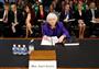 １４日、米議会上院銀行住宅都市委員会に出席した米連邦準備制度理事会（ＦＲＢ）のイエレン議長（ロイター）