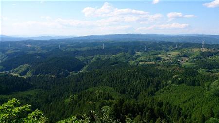御岩山頂からは遠く那須連山を望める
