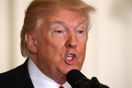 １６日、記者会見に臨んだトランプ大統領＝米ワシントンのホワイトハウス（ＡＰ）