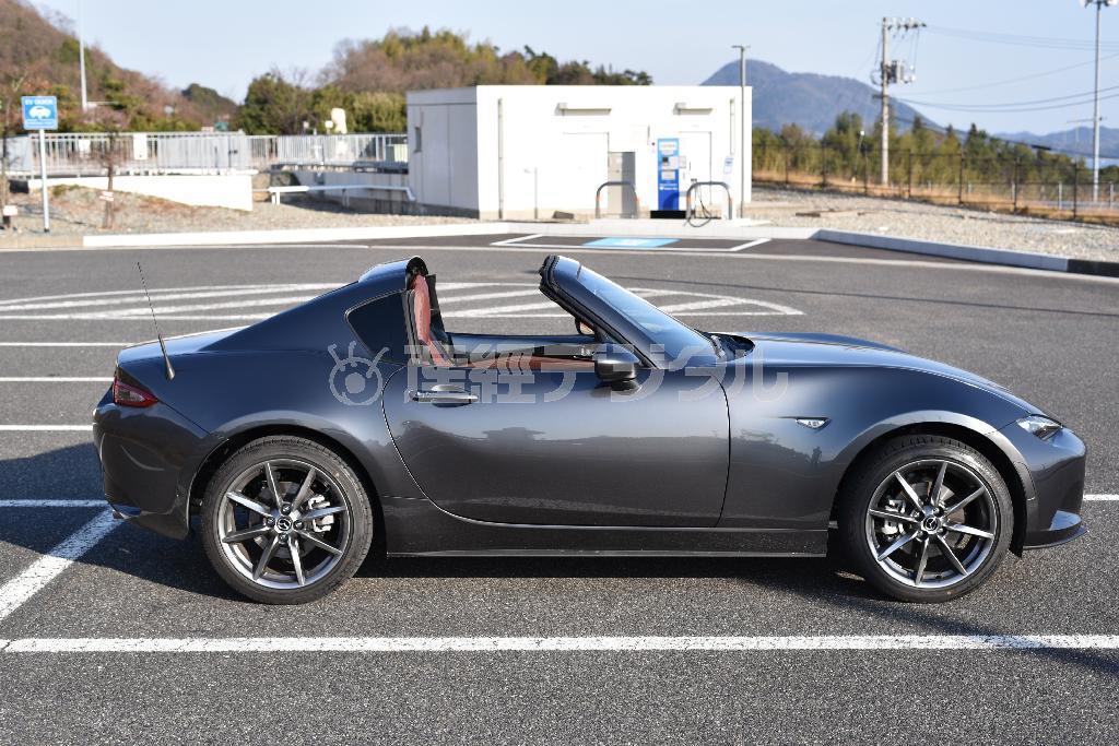 全長は幌屋根のロードスターと同じなのに、なぜかよりコンパクトに見える造形。ロードスターＲＦ