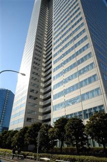 東芝本社が入る浜松町ビルディング＝港区芝浦（斎藤浩一撮影）