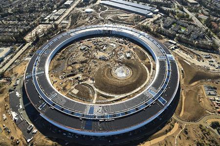 米カリフォルニア州で建設中のアップル新社屋（ロイター＝共同）