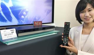 シャープが発売する「ウルトラＨＤブルーレイ」の映像ソフトを再生できるＢＤレコーダー＝２３日、大阪市