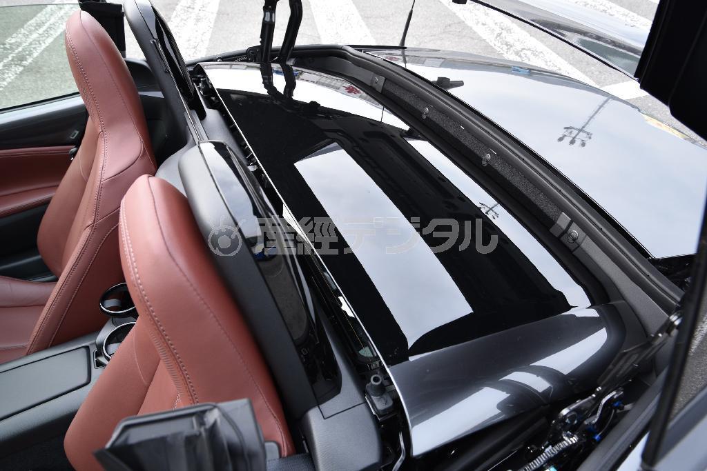 ハイ、きれいに収まりました。確かに幌屋根の収納部と同じくらいの面積しかない。スゲー…ロードスターＲＦ