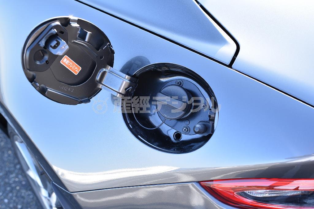 給油口は左側、ガソリンはハイオク指定。ロードスターＲＦ