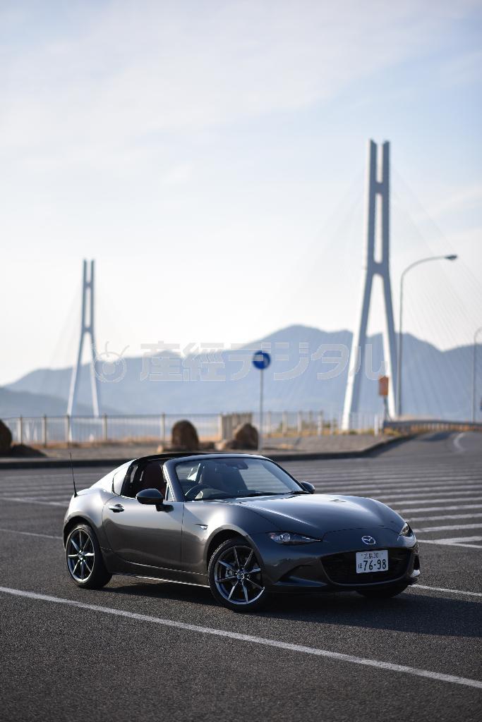 しまなみ海道、瀬戸田ＰＡにて。後ろは生口島と大三島をつなぐ多々羅大橋。ロードスターＲＦ